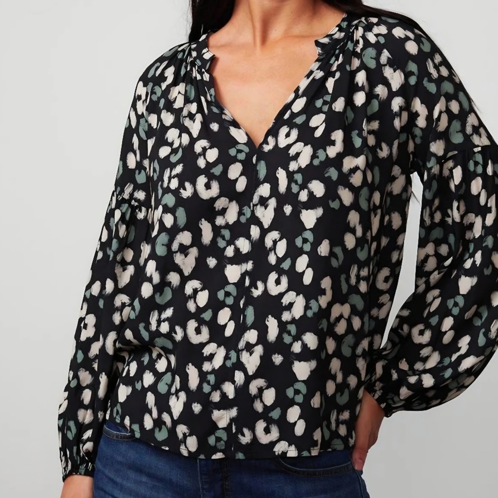 Velvet By Graham & Spencer Black/Geeen‎ Leopard Printed Peasant Blouse Sz L